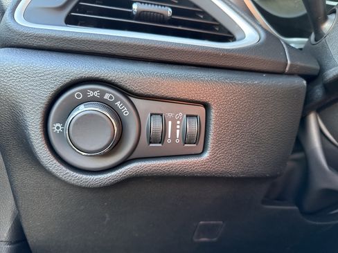 New 2026 Chrysler Voyager LX image 19