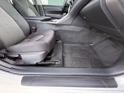Used 2022 Toyota Camry LE image 28