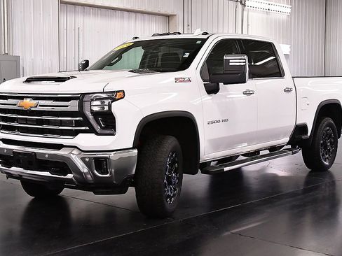 Used 2024 Chevrolet Silverado 2500 LTZ w/ LTZ Plus Package image 3