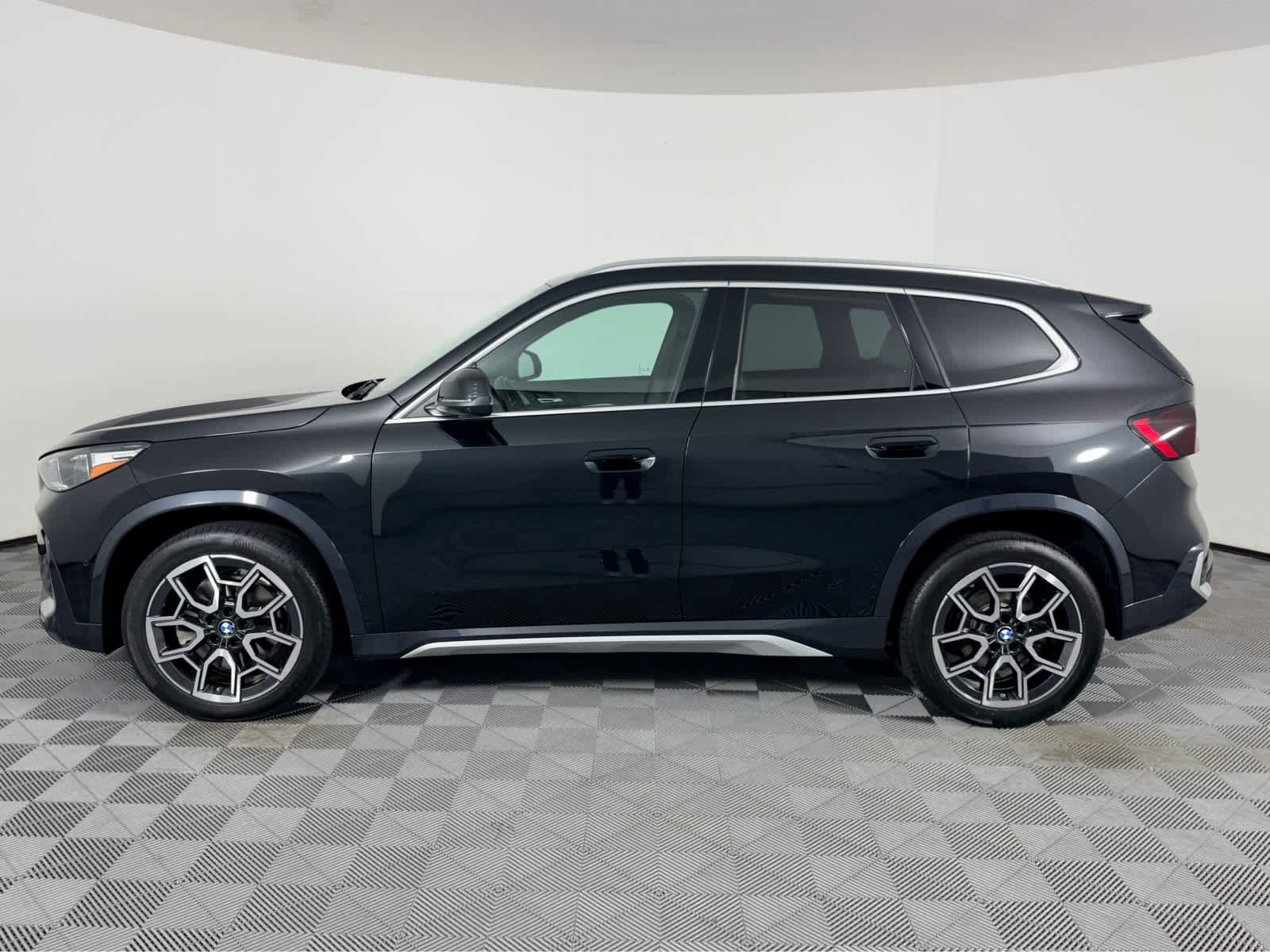 Used 2025 BMW X1 xDrive28i w/ Premium Package AWD/4WD image 6