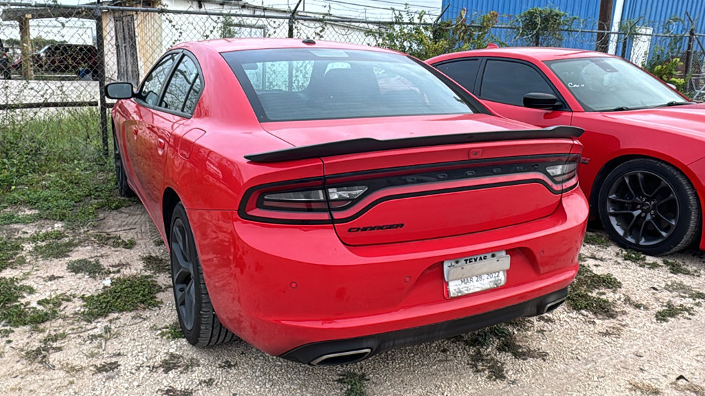 Used 2021 Dodge Charger SXT w/ Blacktop Package RWD image 11