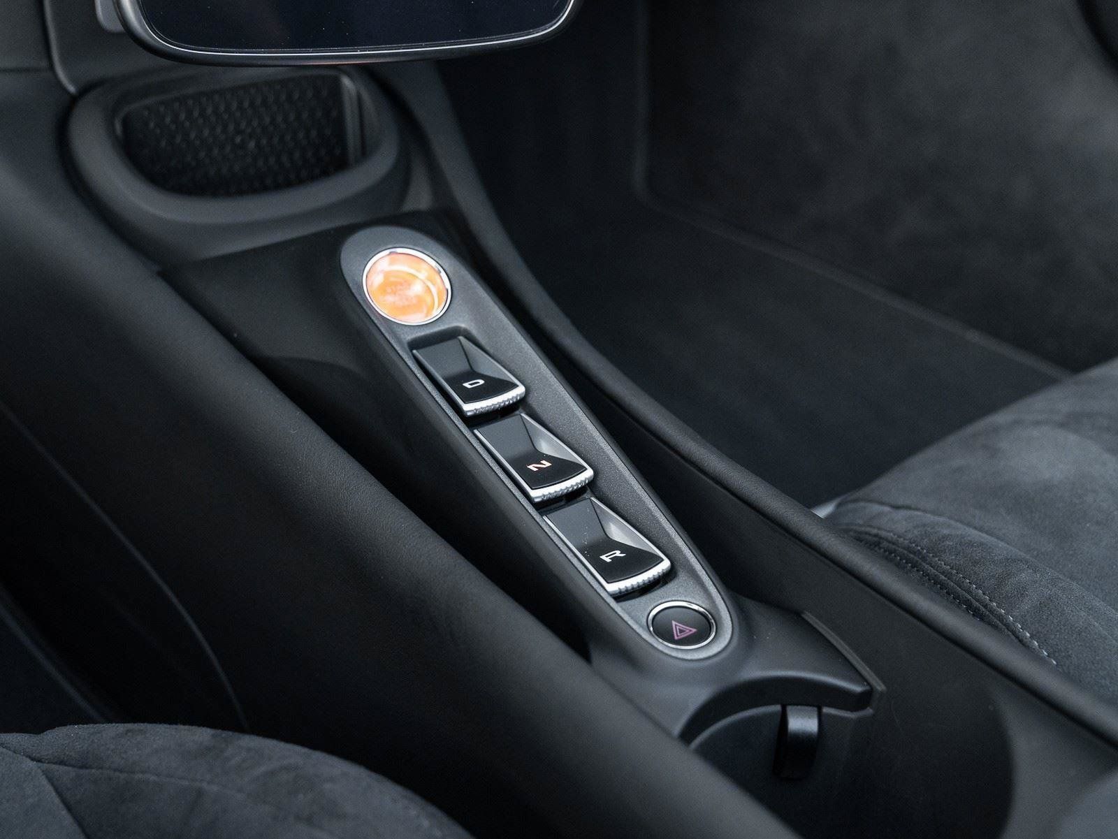 Used 2025 McLaren Artura Spider RWD image 34