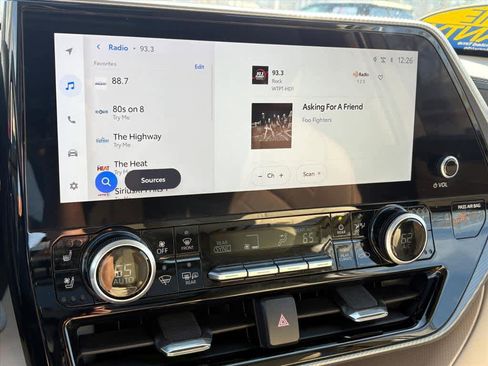 Used 2024 Toyota Highlander Platinum image 14