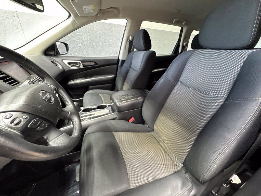 Used 2019 Nissan Pathfinder SV w/ SV All Weather Package FWD image 10