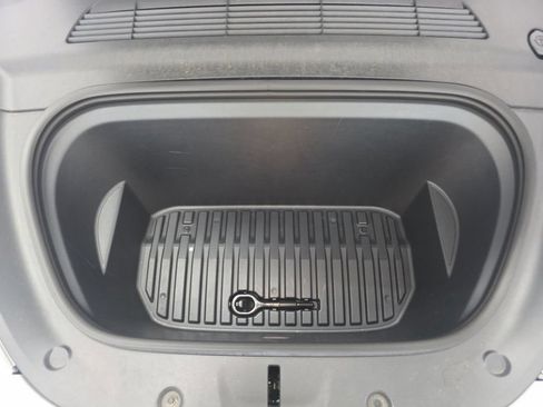 Used 2024 Tesla Model Y Long Range AWD/4WD image 19