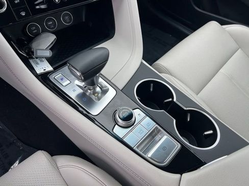 Used 2025 Genesis G70 2.5T image 21