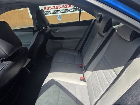 Used 2017 Toyota Camry SE w/ Moonroof Package FWD image 11