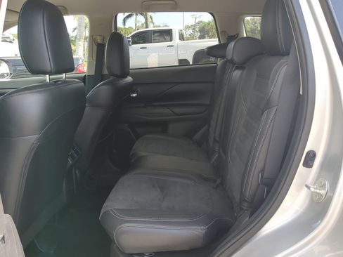 Used 2020 Mitsubishi Outlander ES image 14