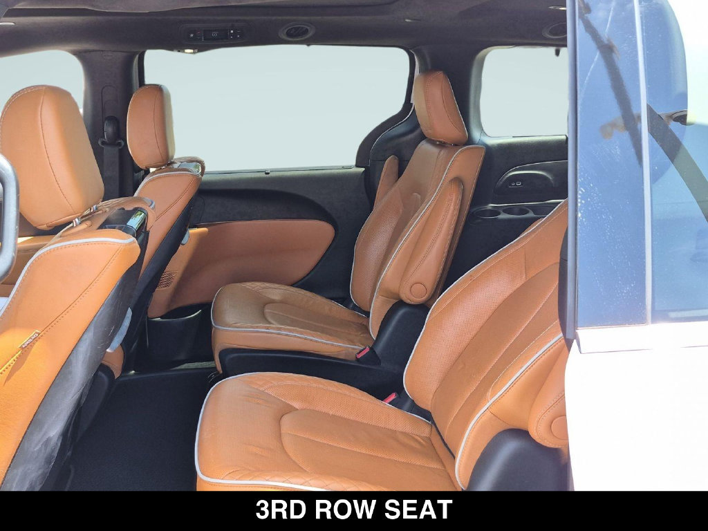 Used 2023 Chrysler Pacifica Pinnacle FWD image 17
