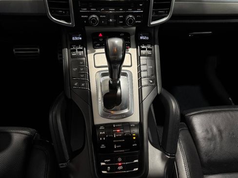 Used 2014 Porsche Cayenne GTS AWD/4WD image 28