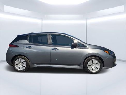 Used 2023 Nissan Leaf S image 2