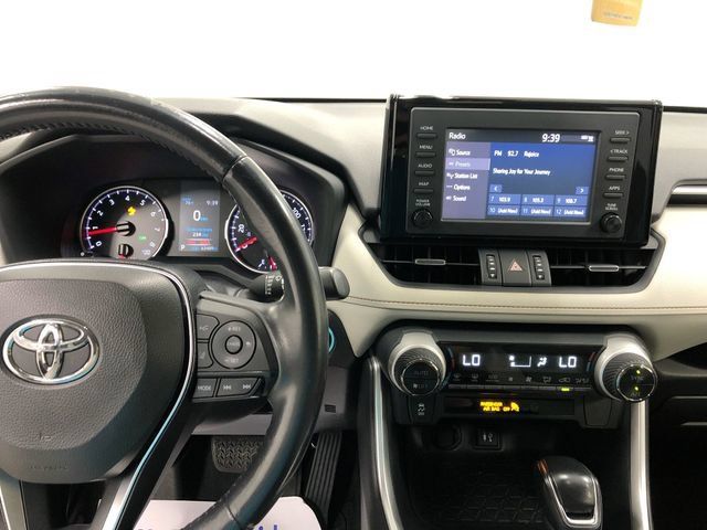 Used 2019 Toyota RAV4 XLE Premium FWD image 19