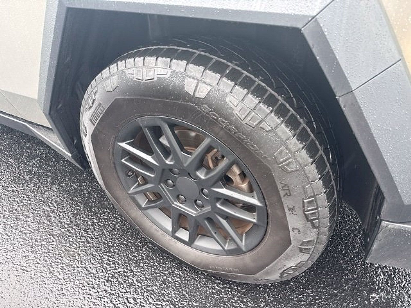 Used 2025 Tesla Cybertruck AWD Crew Cab image 29