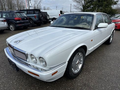 Used 1997 Jaguar XJ6 RWD image 2