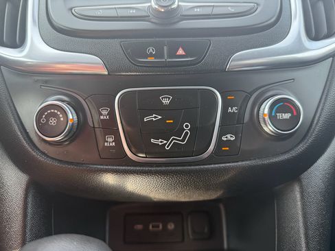 Used 2022 Chevrolet Equinox LT FWD image 38