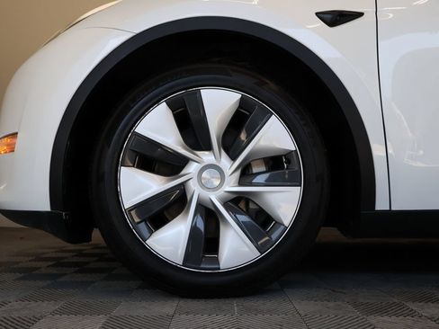 Used 2024 Tesla Model Y Long Range AWD/4WD image 9
