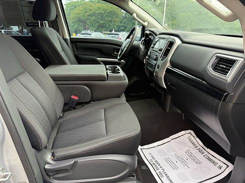 Used 2018 Nissan Titan SV RWD image 17