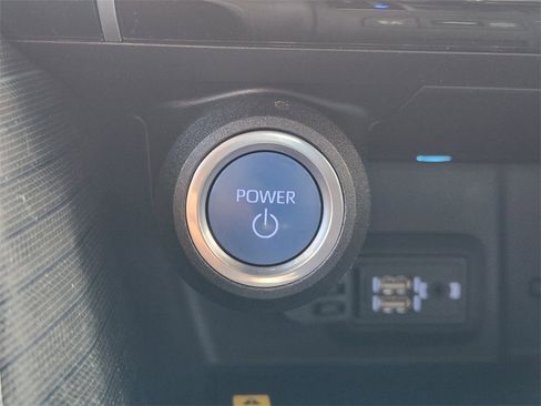 Used 2022 Toyota Venza Limited image 19