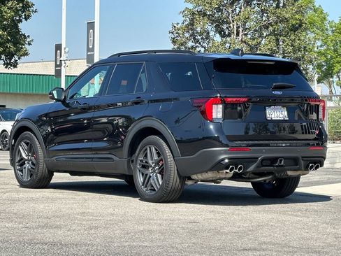 Certified 2025 Ford Explorer ST AWD/4WD image 5