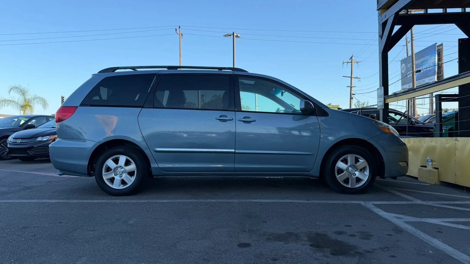 Used 2008 Toyota Sienna XLE w/ Towing Prep Pkg FWD image 4