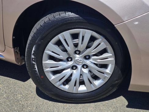 Used 2012 Toyota Camry LE FWD image 9