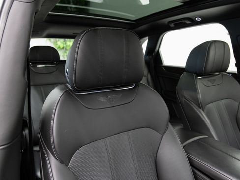 Used 2018 Bentley Bentayga AWD/4WD image 22