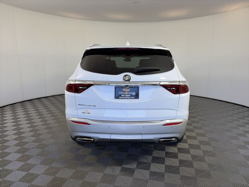 Used 2024 Buick Enclave Essence FWD image 5