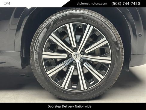 Used 2023 Volvo XC90 B6 Plus image 42