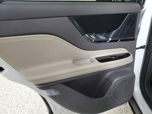 Certified 2022 Lincoln Corsair FWD image 10