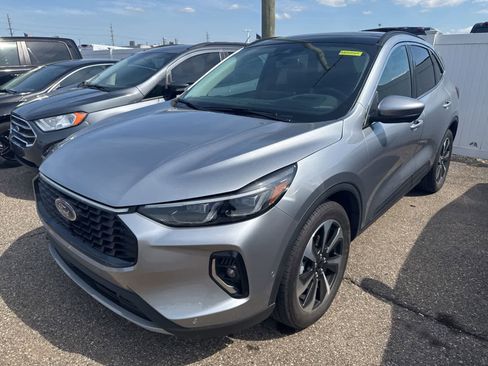 Used 2023 Ford Escape Platinum w/ Premium Technology Package AWD/4WD image 19