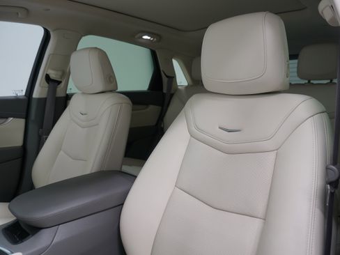 Used 2021 Cadillac XT5 Premium Luxury FWD image 11