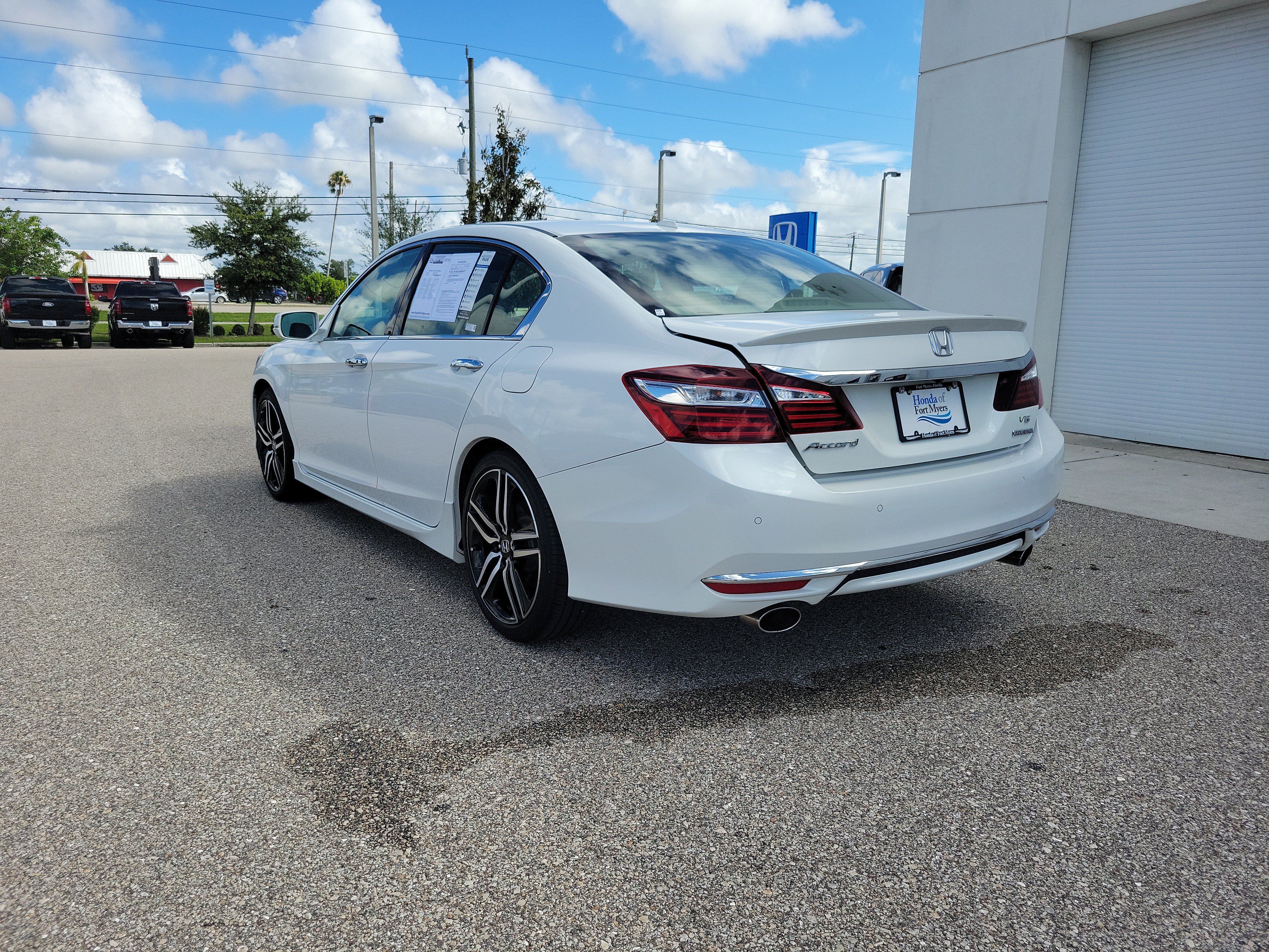 Used 2016 Honda Accord Touring image 4