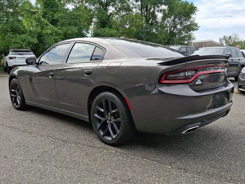 Used 2022 Dodge Charger SXT w/ Blacktop Package RWD image 3