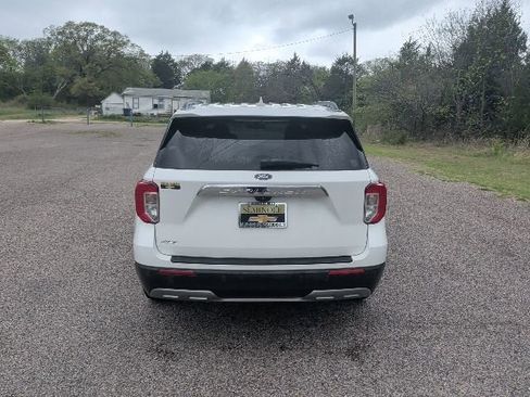 Used 2022 Ford Explorer XLT w/ Equipment Group 202A RWD image 4