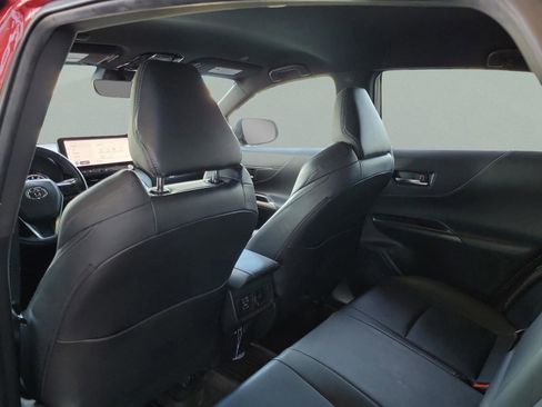 Used 2023 Toyota Venza XLE image 26