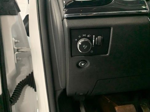 Used 2019 Jeep Grand Cherokee Overland image 16