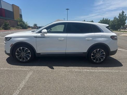 Used 2022 Lincoln Nautilus Reserve AWD/4WD image 3