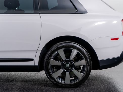Used 2023 Rolls-Royce Cullinan image 16