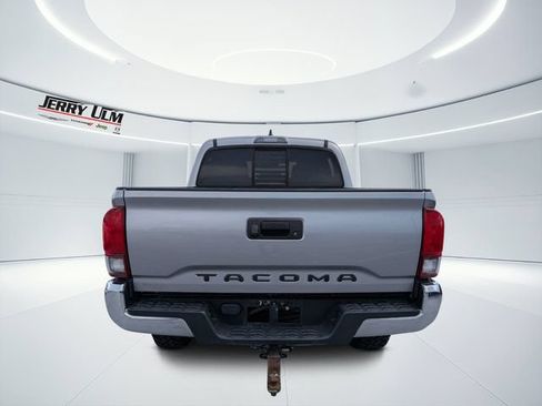 Used 2020 Toyota Tacoma SR5 w/ SR5 Appearance Package (SM) RWD image 3