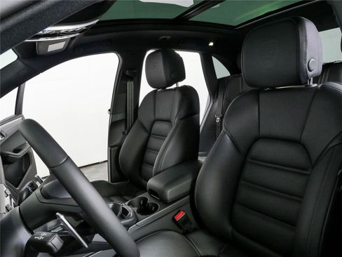 New 2026 Porsche Macan Turbo AWD/4WD image 5