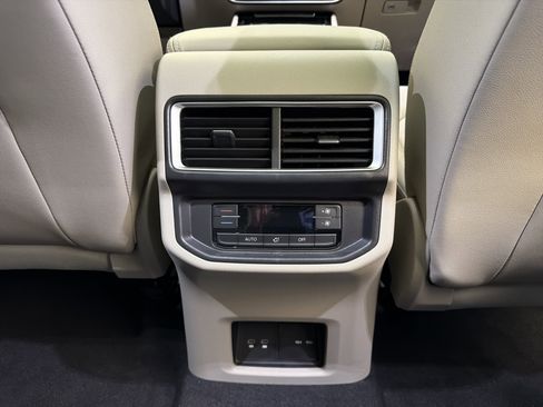 Used 2024 Volkswagen Atlas SE FWD image 28