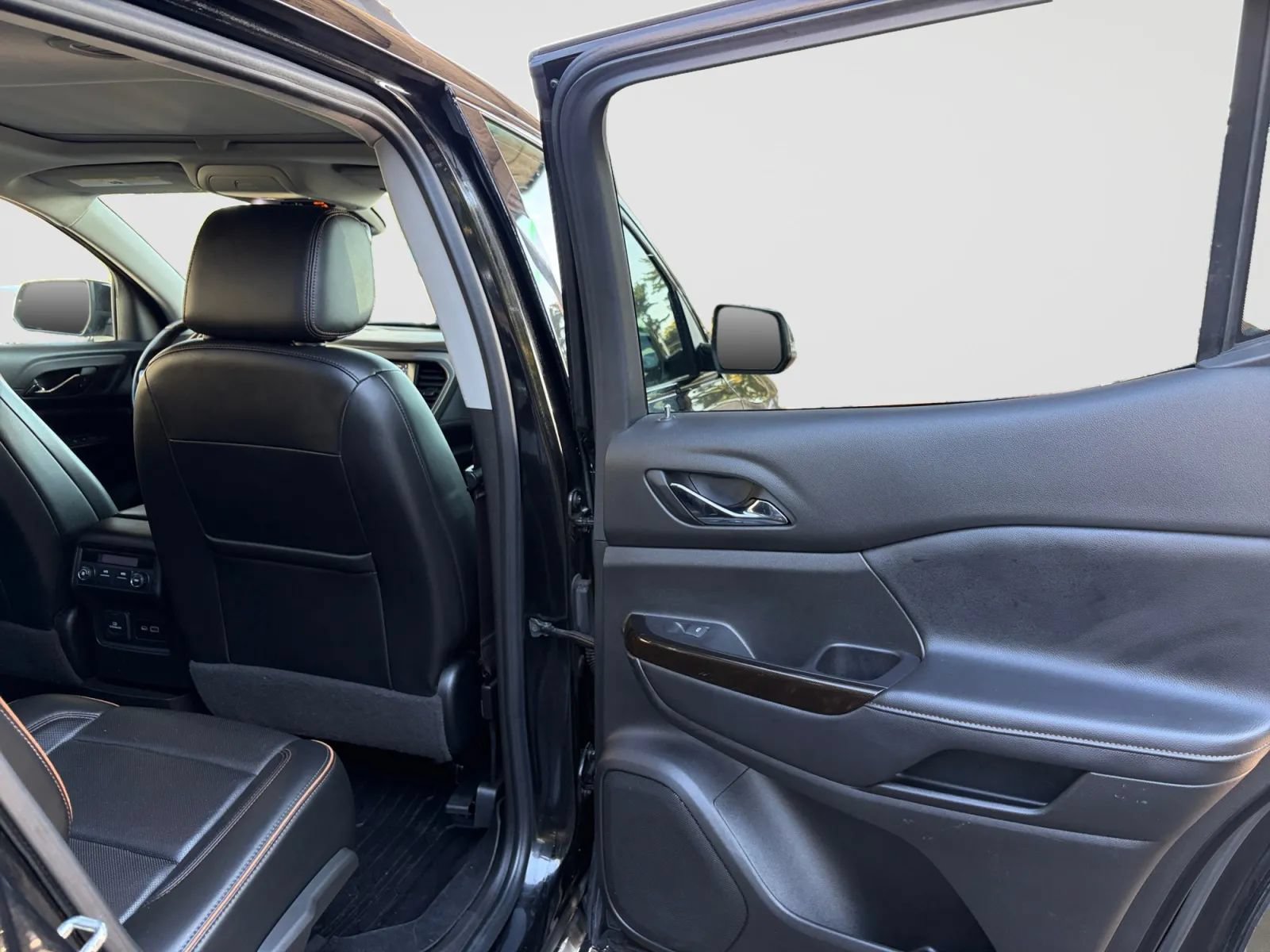 Used 2020 GMC Acadia AT4 w/ LPO, Floor Liner Package AWD/4WD image 18