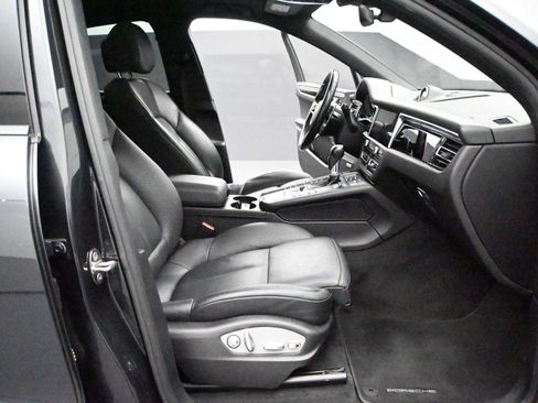 Used 2019 Porsche Macan 4DR SUV AWD image 13