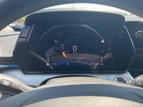 Used 2025 Chevrolet Trax LT FWD image 30