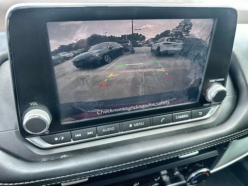 Used 2021 Nissan Rogue S FWD image 29