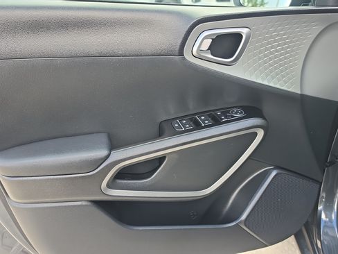 Certified 2023 Kia Soul LX FWD image 17