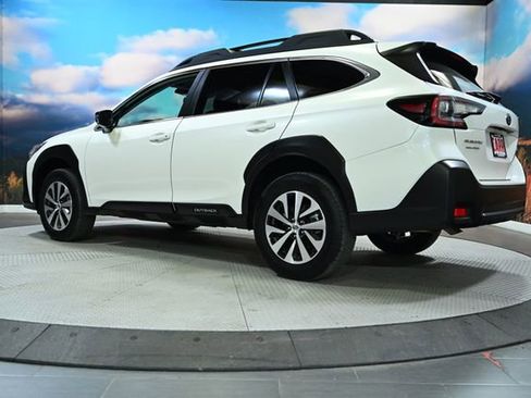Used 2025 Subaru Outback Premium AWD/4WD image 6