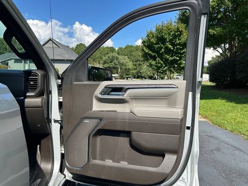 Used 2022 Chevrolet Silverado 1500 LTZ w/ LTZ Premium Package AWD/4WD image 64