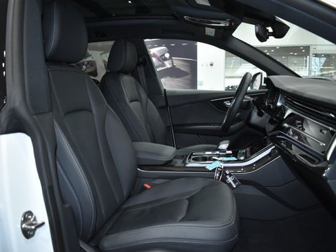 Used 2025 Audi Q8 Premium AWD/4WD image 30