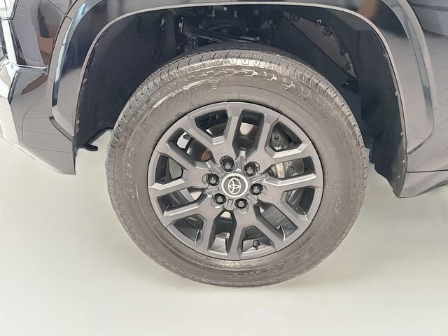Used 2024 Toyota Tundra Platinum AWD/4WD image 24